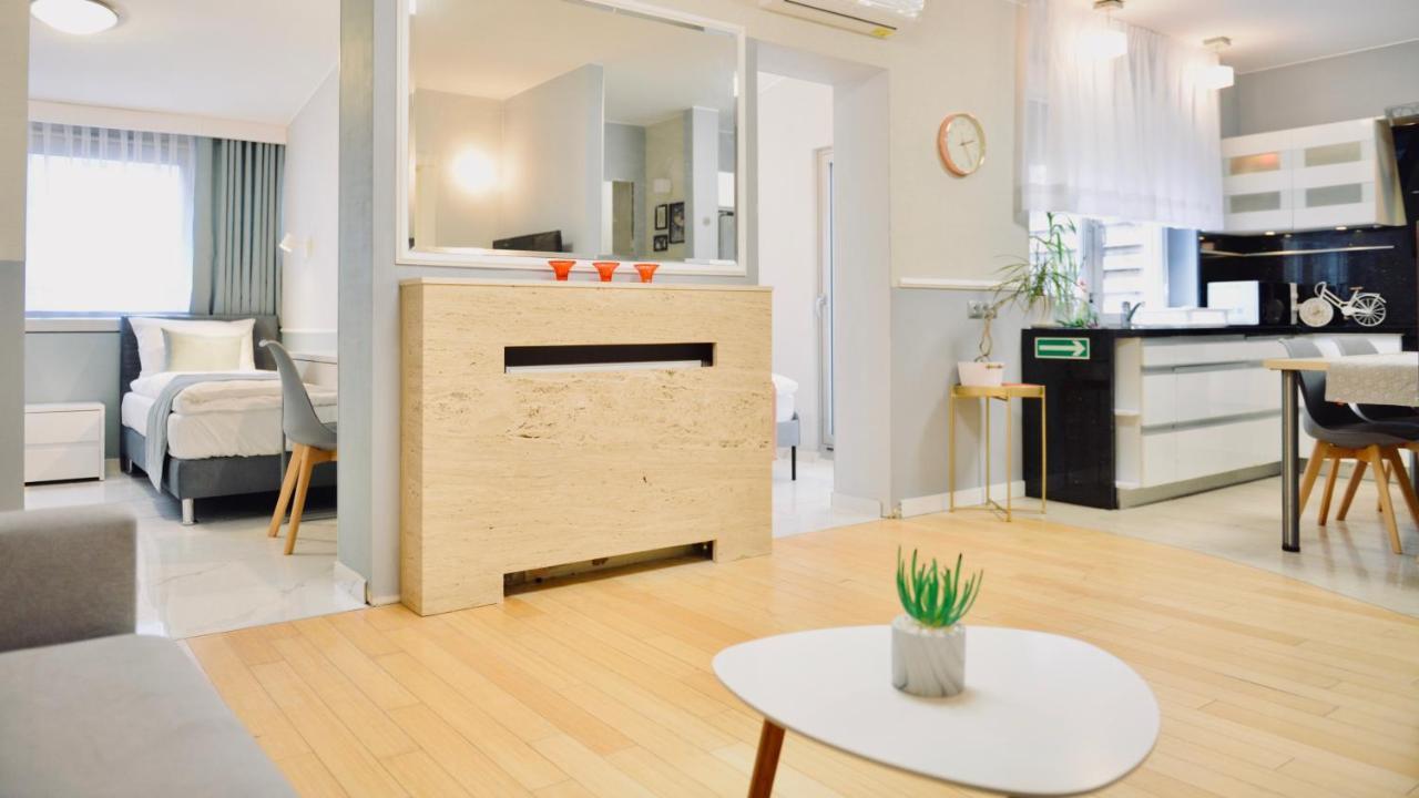 JessApart Hotel - Babka Tower Варшава Екстериор снимка