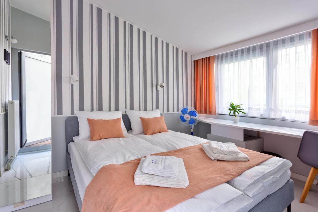 JessApart Hotel - Babka Tower Варшава Екстериор снимка